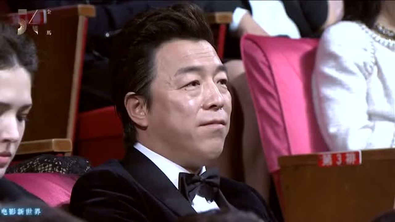 浓眉哥迎来五赛季出色发挥，巴黎圣日耳曼观众热烈欢呼！